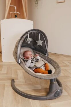 Tryco Hugg Swing Babyschommel - Grijs - Draaibare Babyswing - Met Muziek -Babyproducten Promotie Winkel 800x1200 527