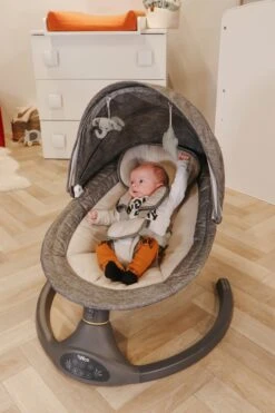 Tryco Hugg Swing Babyschommel - Grijs - Draaibare Babyswing - Met Muziek -Babyproducten Promotie Winkel 800x1200 530