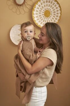 Meyco Mini Panther Swaddle - 2-pack - Toffee - 120x120cm -Babyproducten Promotie Winkel 800x1200 70