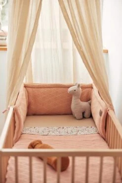 Jollein Bedomrander River Knit 180x35cm - Pale Pink 2 Jollein Bedomrander River Knit 180x35cm - Pale Pink -Babyproducten Promotie Winkel 801x1200 25