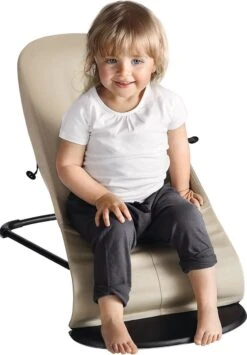 BabyBjörn Wipstoel Balance Soft Zwart Frame - Cotton - Khaki-Beige - Ergonomisch - Verstelbaar - Inklapbaar -Babyproducten Promotie Winkel 834x1200 12