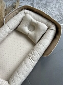 Bébélunes - ToGo Dot Beige - Babynest - Beige - 30x50 - Inclusief Kussen 3 Bébélunes - ToGo Dot Beige - Babynest - Beige - 30x50 - Inclusief Kussen -Babyproducten Promotie Winkel 899x1200 25