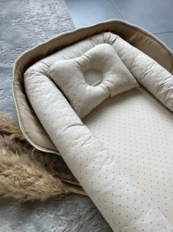 Bébélunes - ToGo Dot Beige - Babynest - Beige - 30x50 - Inclusief Kussen 4 Bébélunes - ToGo Dot Beige - Babynest - Beige - 30x50 - Inclusief Kussen -Babyproducten Promotie Winkel 899x1200 26