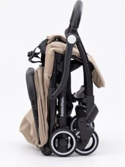 Hamilton By Yoop X1 Plus Buggy – Nieuw, Hoger, Uitgebreider 2023 Model – Premium Stroller Met One Hand Folding Technologie – Kaki – Lichte, Verstelbare En Wendbare Kinderwagen Met Vele Gemakken 5 Hamilton By Yoop X1 Plus Buggy – Nieuw, Hoger, Uitgebreider 2023 Model – Premium Stroller Met One Hand Folding Technologie – Kaki – Lichte, Verstelbare En Wendbare Kinderwagen Met Vele Gemakken -Babyproducten Promotie Winkel 901x1200 10