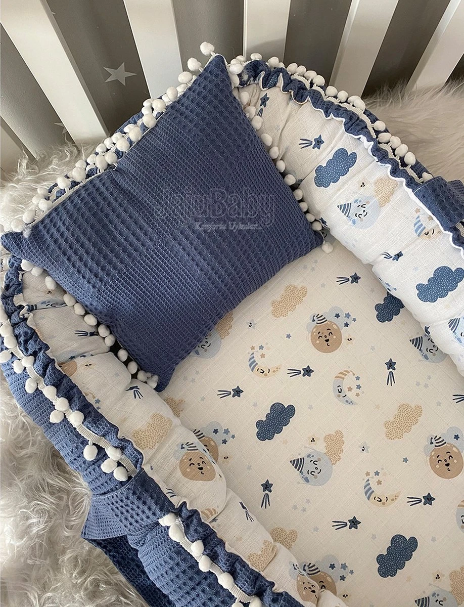 Jaju Baby - Babynestje en Hoofdkussen - Organische Katoen - Antibacterieel Babynestje - Anti-Allergisch Babynestje - Spijkerbroek Blauw - 74 x 40 cm Jaju Baby - Babynestje En Hoofdkussen - Organische Katoen - Antibacterieel Babynestje - Anti-Allergisch Babynestje - Spijkerbroek Blauw - 74 X 40 Cm -Babyproducten Promotie Winkel 918x1200 3