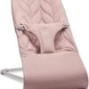 BabyBjörn Wipstoel Bliss Lichtgrijs Frame - Cotton Kroonblad Quilt - Oudroze - Ergonomisch - Verstelbaar - Inklapbaar